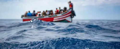 Immigrazione, la nuova idea della commissione: "Dare cornice legale alle Ong"