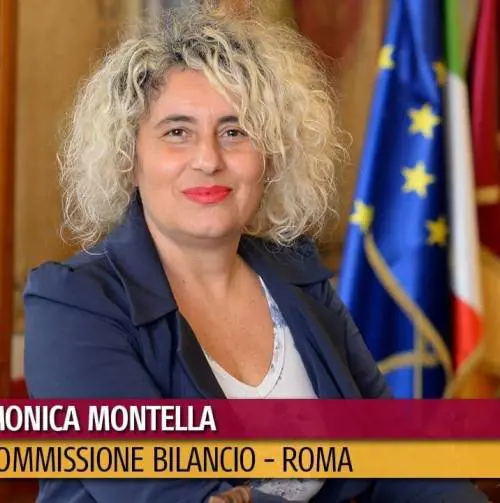 Su Rousseau via al voto per i facilitatori: ma nel Lazio si candida la grillina espulsa