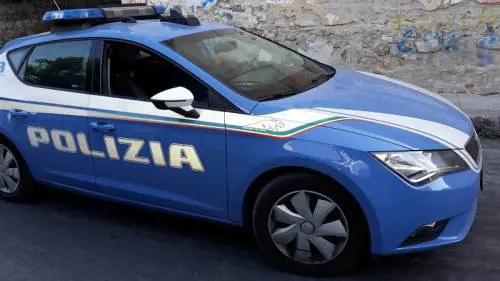 Si fingono poliziotti e tentano rapina: preso uno degli aggressori