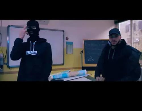 "La scuola brucia". E in aula arrivano gli ispettori per video trapper