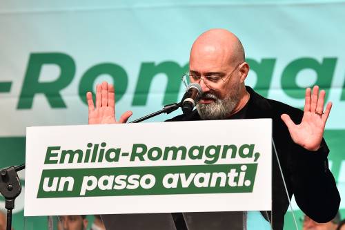 Un sindaco accusa Bonaccini: "Atteggiamento minatorio". E spunta un audio
