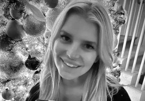 Jessica Simpson choc: "Ho subito abusi sessuale a 6 anni, provai a togliermi la vita"