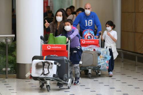 Virus cinese, atterrato a Fiumicino il volo da Wuhan: stanno tutti bene