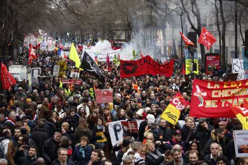 -1 alla “marcia” su Parigi. Scoppia la rabbia delle piazze
