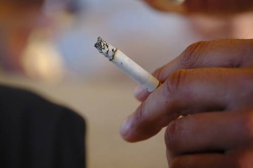 Il governo moralizzatore toglie la libertà del fumo