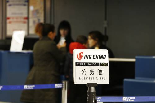 Virus cinese, l'ultimo volo da Wuhan prima della quarantena atterrato a Roma