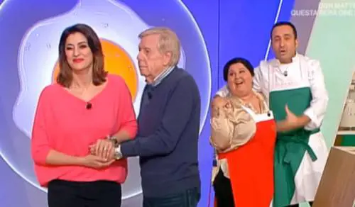 Elisa Isoardi imbarazza lo studio: "Cosa fanno quei due, copulano?"