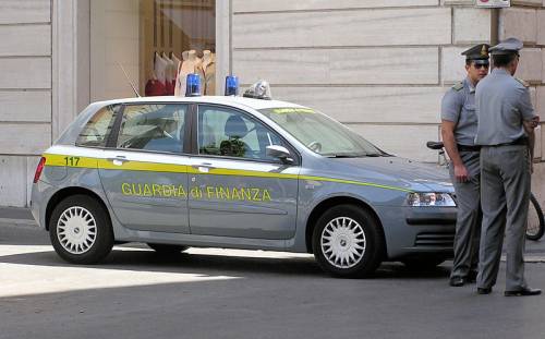 Taxi abusivi a Malpensa. La Finanza li smaschera