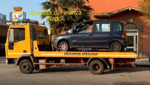 Tassisti abusivi con reddito di cittadinanza scoperti dalla guardia di finanza