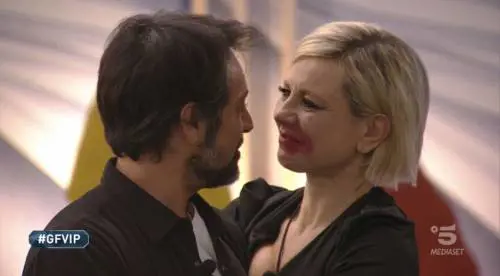 Gf Vip, Antonella Elia svela il suo dramma nella casa: "Non spargo amore, spargo lotta