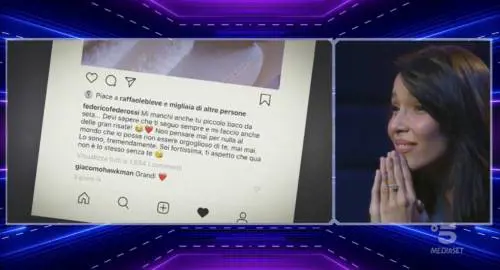 Paola Di Benedetto scrive al suo Fede: "La mia anima legata alla tua"