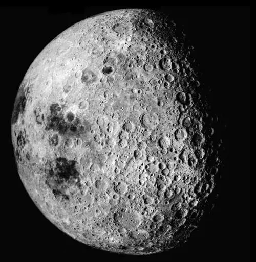 Ossigeno dalla polvere della Luna: l'esperimento dell'Esa
