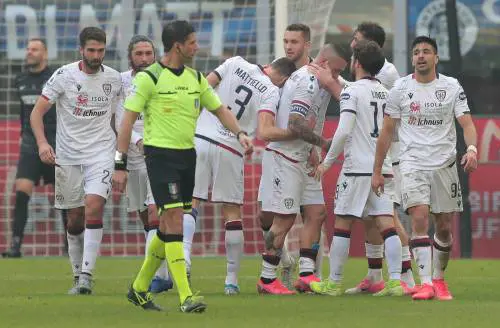 L'Inter stecca ancora: 1-1 contro il Cagliari. Espulso Lautaro che rischia il derby