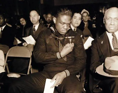 La Marina Usa intitola una portaerei a un eroe afroamericano