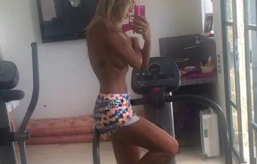 Guendalina Canessa troppo magra, sui social insorgono: "Mostri le costole?"