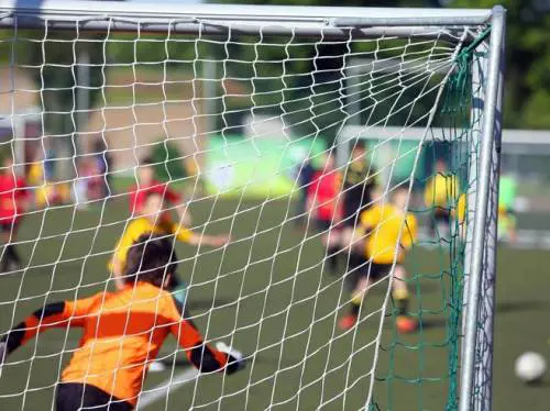 "Speriamo ti venga il virus", ragazzino cinese insultato su campo di calcio
