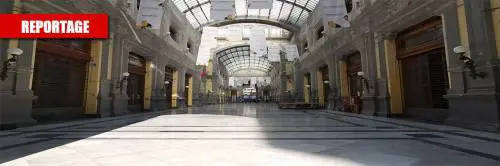 Clochard e pure un centro sociale nella galleria "gioiello" di Napoli