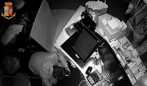 Firenze, arrestati tre ladri seriali: incastrati dalla cioccolata