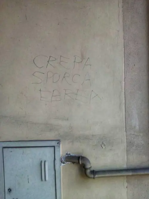 "Crepa sporca ebrea", nuova scritta antisemita a Torino