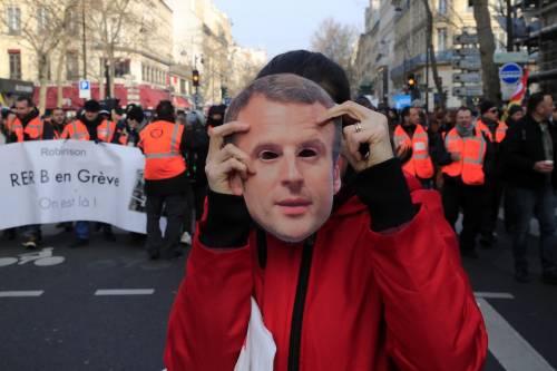In Francia crescono le proteste: Macron è con le spalle al muro