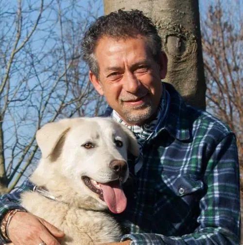 La proposta dell'ex sindaco sui social: insegnare Bella Ciao a scuola