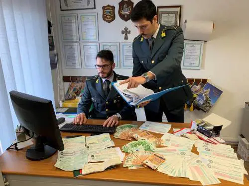 Chiedevano interessi usurari agli imprenditori: in arresto padre e figlio