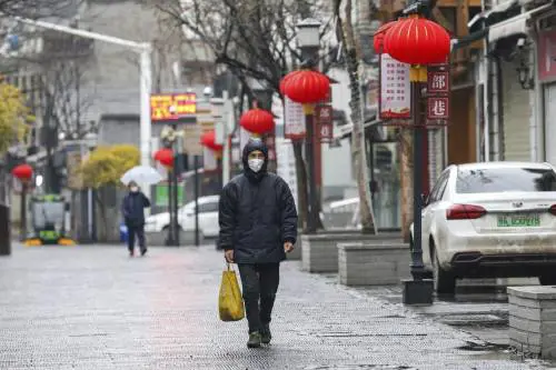 Rimpatriati da Wuhan, l'ira del quartiere