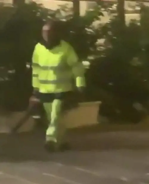 Baby gang in azione a piazza Garibaldi: aggredito operatore ecologico