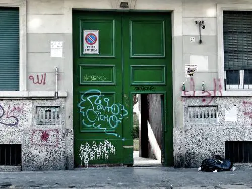 Spaccio, violenze e abusi: viaggio nel Bronx di Milano