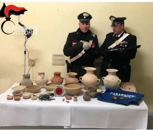 Scavi clandestini nelle necropoli di Ragusa: tre persone denunciate