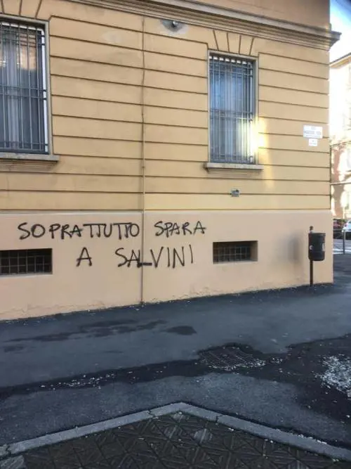 Bologna, nuove minacce al leader leghista: "Soprattutto spara a Salvini"