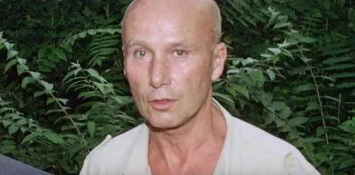 Francia, scrittore Matzneff ​fuggito in Italia: "Mi pento"