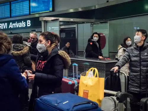 Coronavirus, il viceministro Sileri: "Le mascherine non servono"