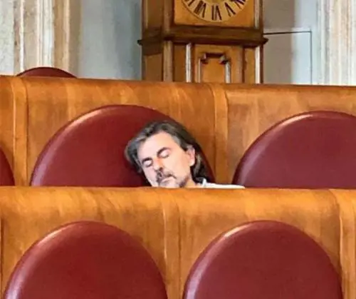 Calabrese, l’assessore che dorme all’ombra di Giulio Cesare