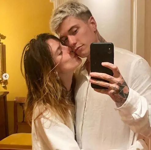 Bella Thorne svela il fidanzamento con Benji