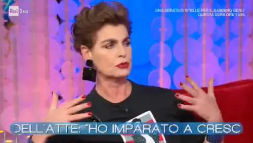 Antonia Dell’Atte rivela: "Un padre violento per l’alcool e un marito ossessivo"