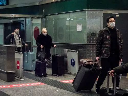Milano, turisti cinesi non controllati all’arrivo a Malpensa