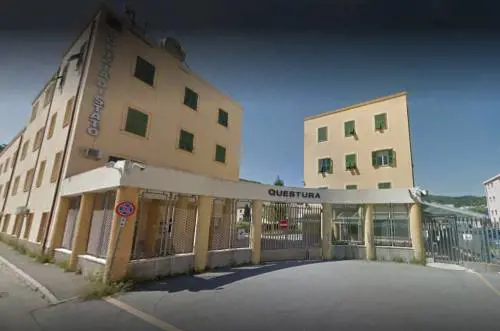 Savona, fermato per un controllo attacca agenti: arrestato gambiano