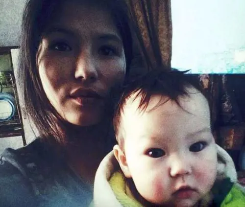 Il nipotino piange troppo: i nonni lo buttano vivo nella stufa