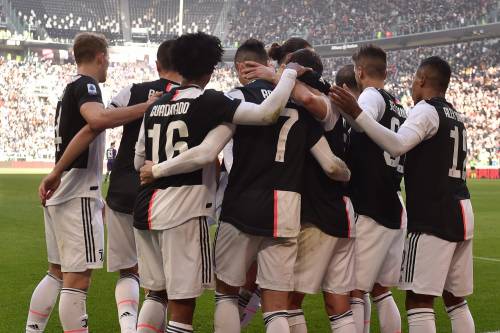 La Juventus batte 3-0 la Fiorentina. Commisso al veleno: "Gara decisa dall'arbitro"