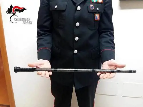Cerignola, mazza di ferro contro carabinieri: bulgaro ai domiciliari