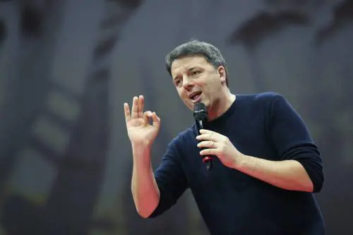 Renzi: "Riaprire fabbriche e scuole". Ma gli scienziati: "È una follia"