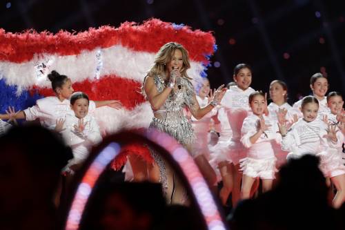 La figlia di Jennifer Lopez si esibisce con la madre: debutto al Super Bowl 
