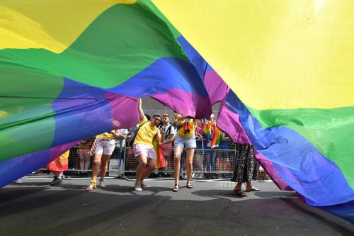 La sentenza pro Lgbt: "Sì alla pensione di reversibilità per le coppie gay"