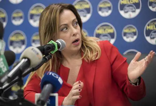 Foibe, la Meloni attacca Vauro: "Odiatore e negazionista seriale"