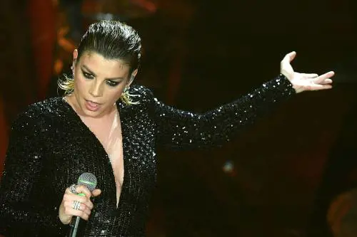 Sanremo, Al Bano e Romina tornano sul palco. Ferro canta e si commuove. Emma incanta l'Ariston