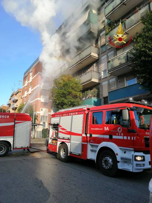 Incendio a Vigna Clara: palazzo evacuato