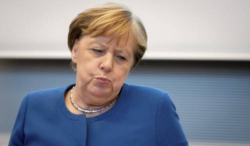 La Merkel fa tremare l'Europa: ora si rischia un effetto domino