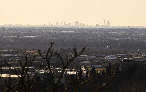 Lo skyline di Milano visto dalle mura di Bergamo