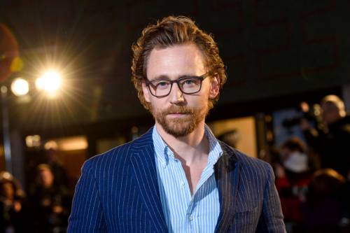 Tom Hiddleston protagonista della serie tv di Netflix White Stork